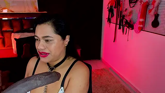 Issafoxx online show from 5, 4, 2026