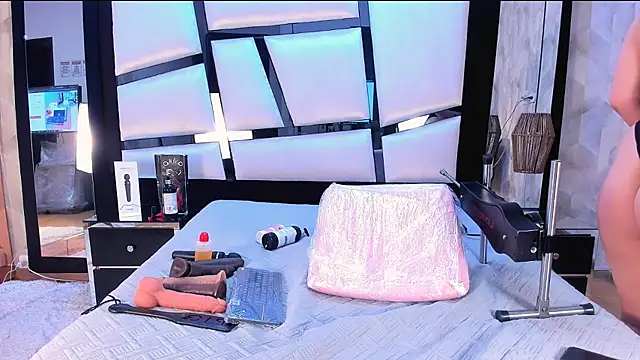 JuliaDavis 1 online show from 7, 10, 2025