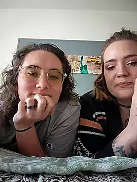 Snapshot of AndHerXO chatting on 19, 12, 2025 AndHerXO online show from 19, 12, 2025