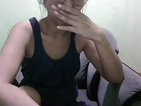 HotLadyPinay32 online show from 9, 2, 2026