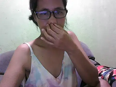 HotLadyPinay32 online show from 5, 3, 2026