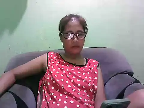 Snapshot of HotLadyPinay32 chatting on 4, 6, 2026 HotLadyPinay32 online show from 4, 6, 2026