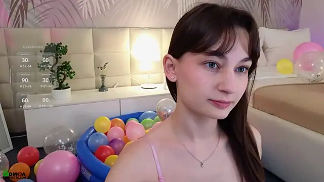 LolaPrise online show from 3, 12, 2025