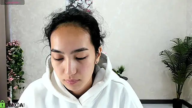 FlirtyAura online show from 6, 10, 2025