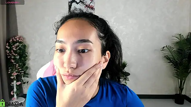 FlirtyAura online show from 22, 9, 2025