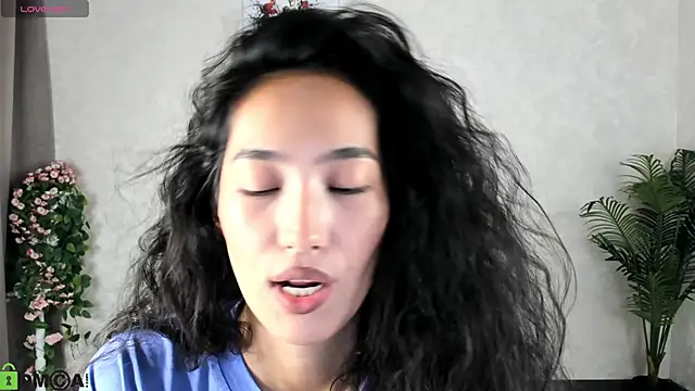 FlirtyAura online show from 24, 9, 2025