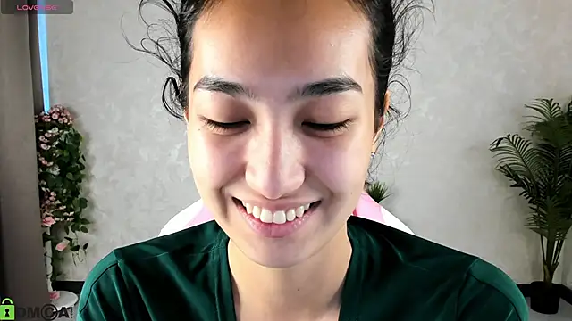 FlirtyAura online show from 26, 9, 2025