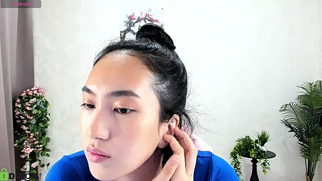 FlirtyAura online show from 23, 10, 2025