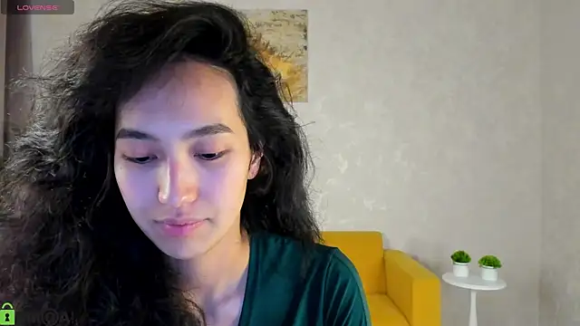 FlirtyAura online show from 27, 4, 2026
