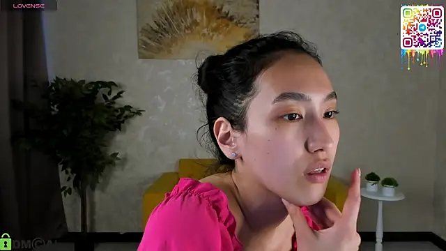 FlirtyAura online show from 5, 5, 2026