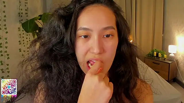 FlirtyAura online show from 14, 4, 2026