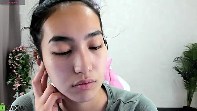 FlirtyAura online show from 28, 10, 2025