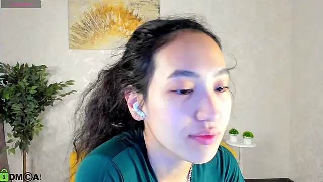 FlirtyAura online show from 24, 4, 2026