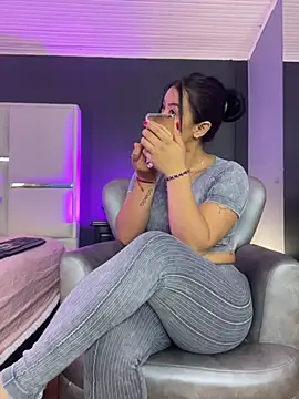 BellaFernandez   online show from 30, 7, 2026