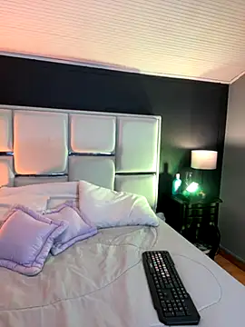 BellaFernandez   online show from 11, 11, 2025