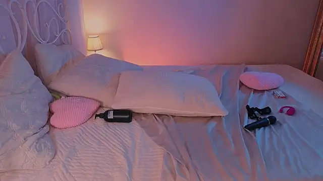 Snapshot of BarbieRichy chatting on 17, 11, 2025 BarbieRichy online show from 17, 11, 2025