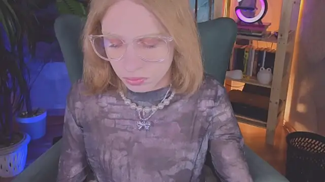 Snapshot of BarbieRichy chatting on 14, 11, 2025 BarbieRichy online show from 14, 11, 2025