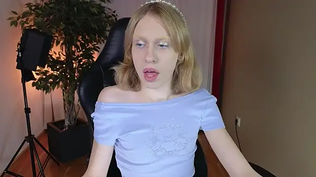 Snapshot of BarbieRichy chatting on 16, 10, 2025 BarbieRichy online show from 16, 10, 2025