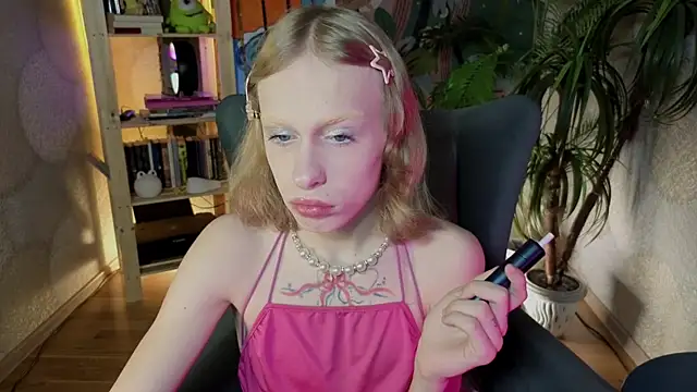 Snapshot of BarbieRichy chatting on 19, 10, 2025 BarbieRichy online show from 19, 10, 2025