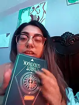 Lovelyrainn online show from 1, 10, 2025