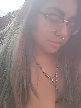 Lovelyrainn online show from 10, 11, 2025