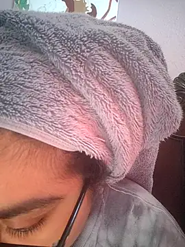 Lovelyrainn online show from 3, 11, 2025