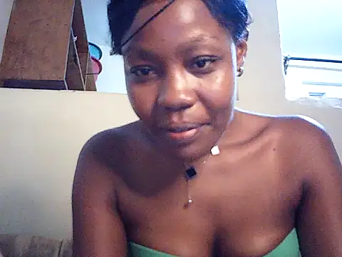 Snapshot of Secret_Wifey chatting on 5, 10, 2025 Secret Wifey online show from 5, 10, 2025