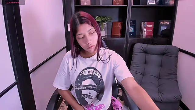 SharonQueen1 online show from 21, 11, 2025