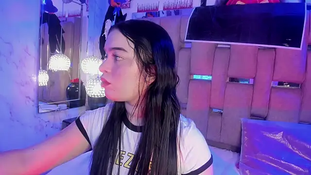 Snapshot of KateLee chatting on 24, 10, 2025 KateLee online show from 24, 10, 2025