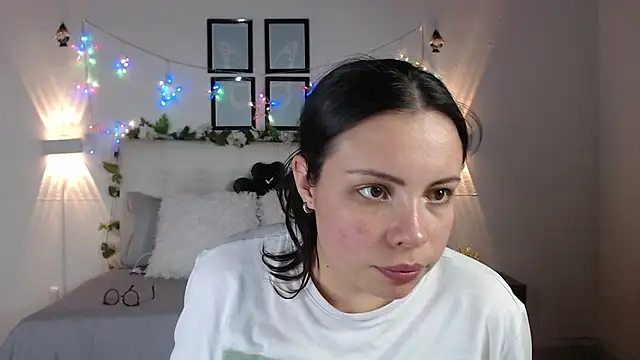 Snapshot of Megan_05_ chatting on 28, 4, 2026 Megan 05 online show from 28, 4, 2026