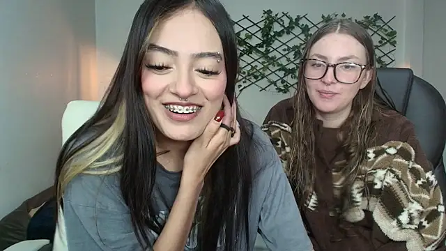 velvet  moon online show from 11, 4, 2026