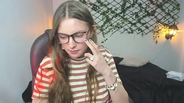 velvet  moon online show from 26, 3, 2026