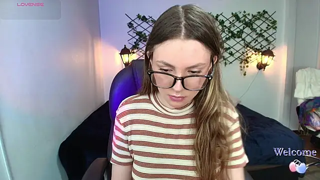 velvet  moon online show from 28, 3, 2026