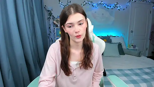 Zoe Vee online show from 23, 10, 2025