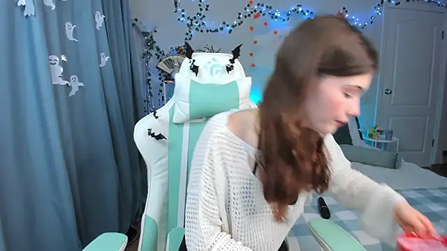 Zoe Vee online show from 28, 10, 2025