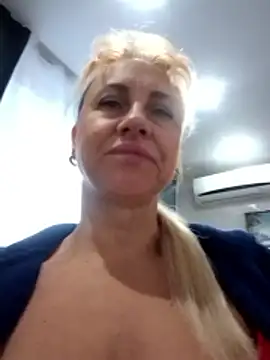 Snapshot of KissMiSveet chatting on 4, 2, 2026 KissMiSveet online show from 4, 2, 2026