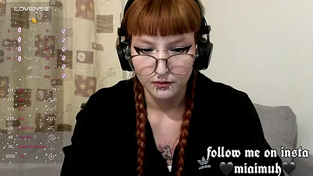 mia  yui online show from 24, 10, 2025