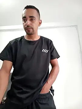 stivenlujan69 online show from 13, 4, 2026