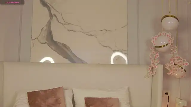 AdoraCortes online show from 17, 9, 2025