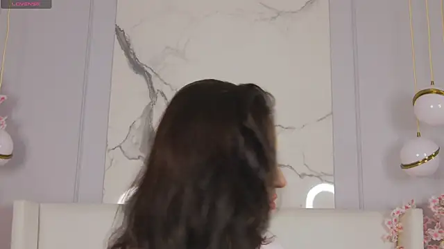 AdoraCortes online show from 11, 10, 2025