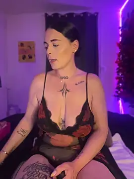 Snapshot of JuliaLaRousse chatting on 18, 6, 2026 JuliaLaRousse online show from 18, 6, 2026