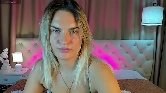 Snapshot of Marie_Ellie chatting on 7, 10, 2025 Marie Ellie online show from 7, 10, 2025