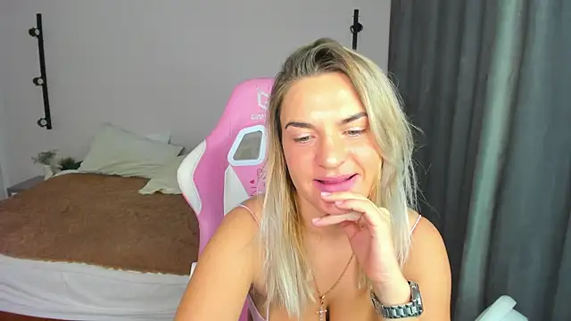 Snapshot of Marie_Ellie chatting on 15, 10, 2025 Marie Ellie online show from 15, 10, 2025