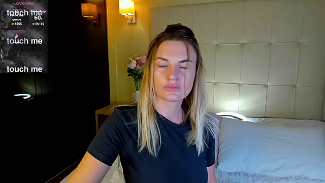 Snapshot of Marie_Ellie chatting on 19, 11, 2025 Marie Ellie online show from 19, 11, 2025