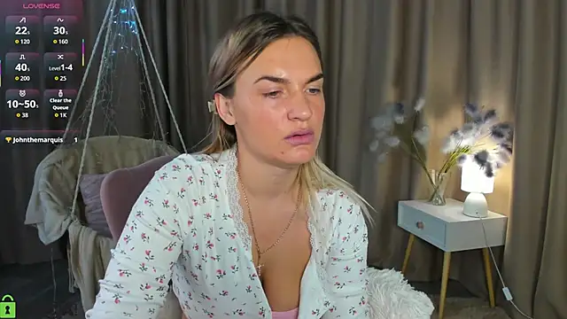 Snapshot of Marie_Ellie chatting on 1, 10, 2025 Marie Ellie online show from 1, 10, 2025