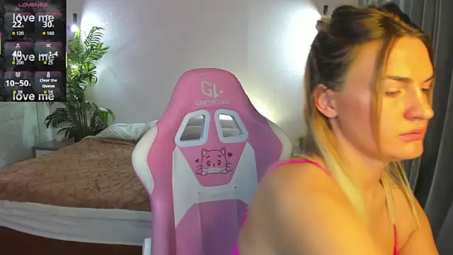 Snapshot of Marie_Ellie chatting on 3, 11, 2025 Marie Ellie online show from 3, 11, 2025