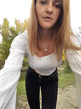 YOOUR EVAA online show from 26, 9, 2025