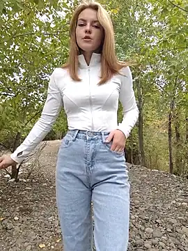 YOOUR EVAA online show from 16, 9, 2025