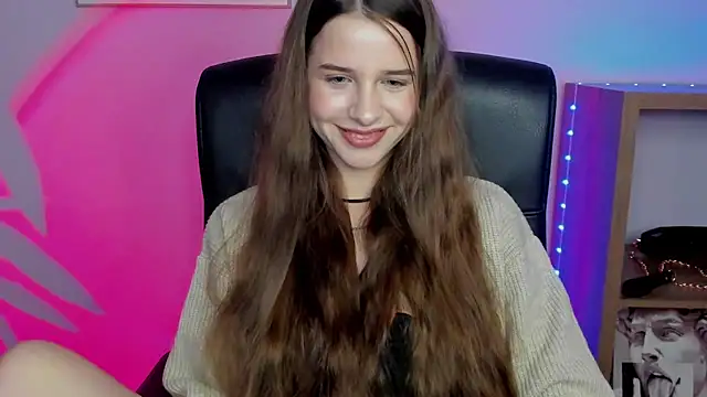 LuxMaya online show from 6, 10, 2025