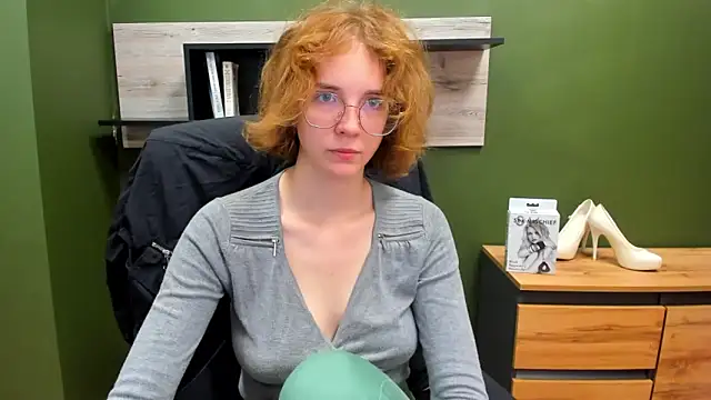 juicyPenny online show from 12, 9, 2025